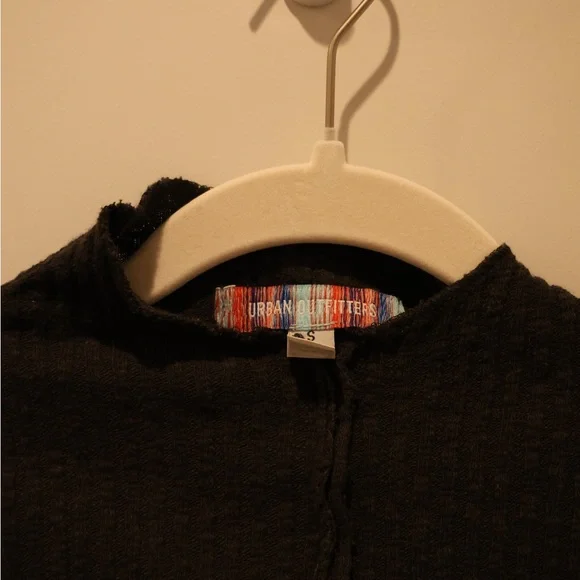 Black urban outfitters open back crop top - Picture 3 of 3